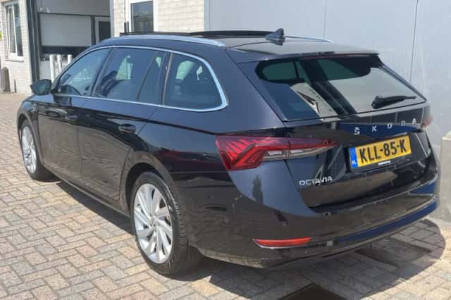 Škoda Octavia (2021) thumbnail 5