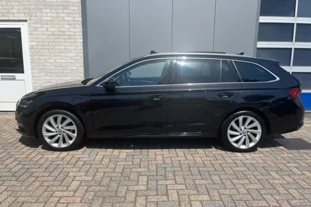 Škoda Octavia (2021) thumbnail 2