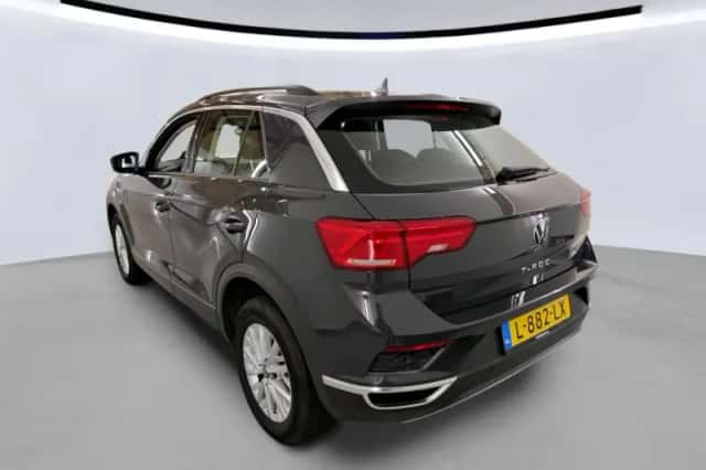 Volkswagen T-Roc (2021) thumbnail 2
