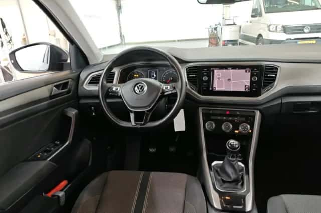 Volkswagen T-Roc (2021) thumbnail 6