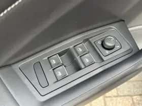 Volkswagen T-Roc (2022) thumbnail 11