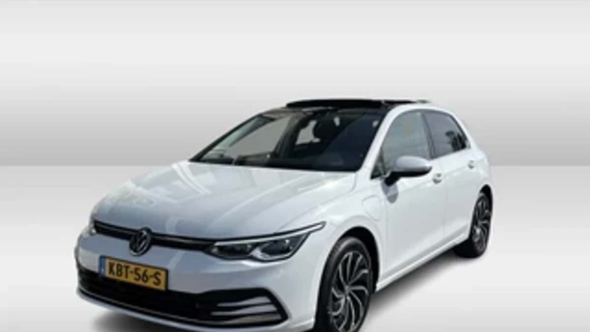 Volkswagen Golf (2021) — foto 1