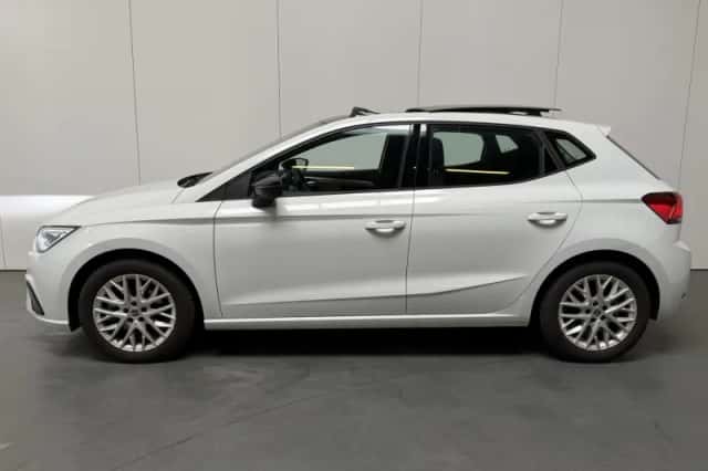 SEAT Ibiza (2023) thumbnail 2