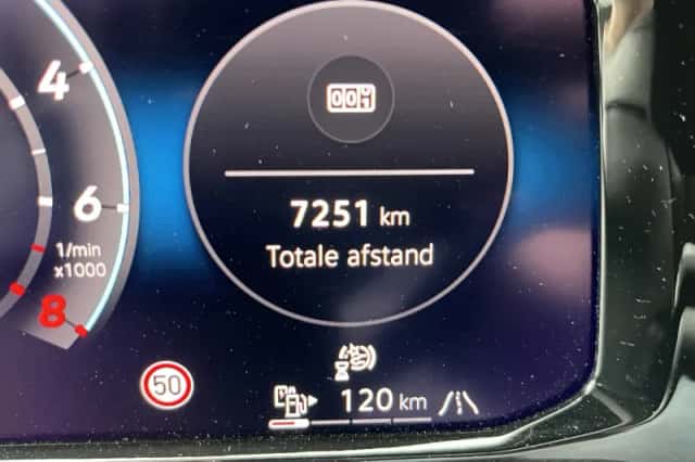 Volkswagen Golf (2025) thumbnail 6