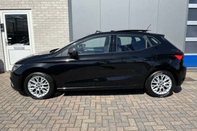 SEAT Ibiza (2023) thumbnail 2