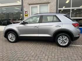 Volkswagen T-Roc (2023) thumbnail 2