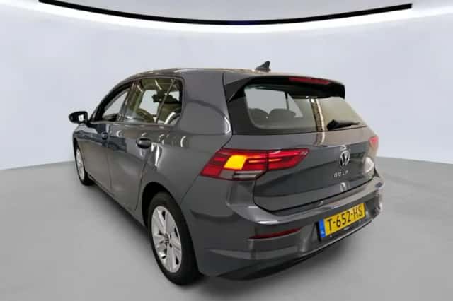 Volkswagen Golf (2023) thumbnail 2