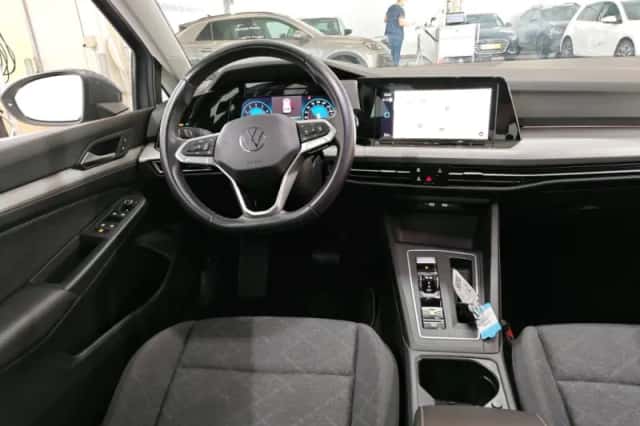 Volkswagen Golf (2023) thumbnail 5