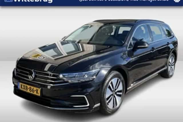 Volkswagen Passat (2023) thumbnail 1