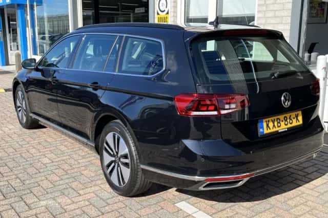 Volkswagen Passat (2023) thumbnail 5