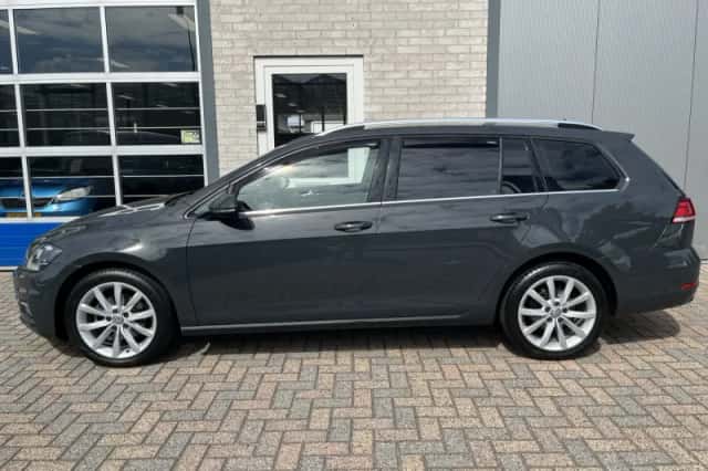 Volkswagen Golf (2019) thumbnail 2