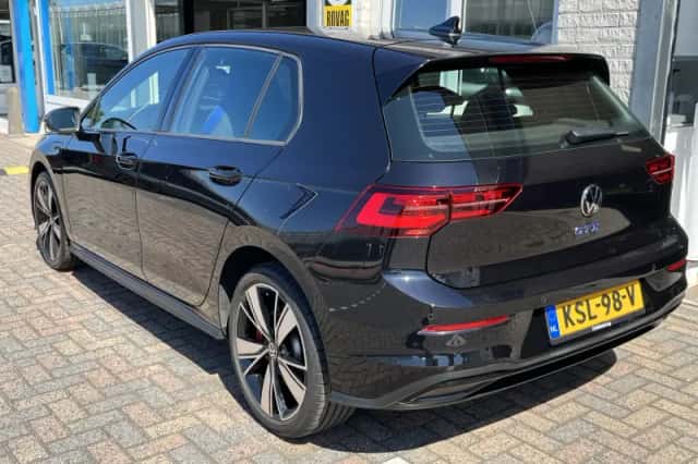 Volkswagen Golf (2022) thumbnail 5