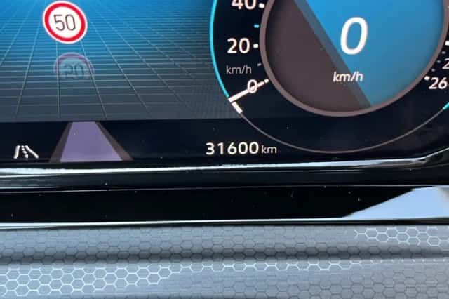 Volkswagen Golf (2022) thumbnail 6