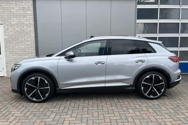 Audi Q4 e-tron (2021) thumbnail 2