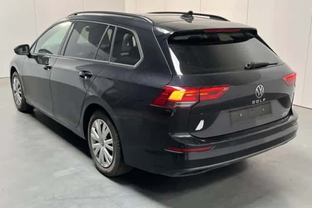 Volkswagen Golf (2023) thumbnail 5