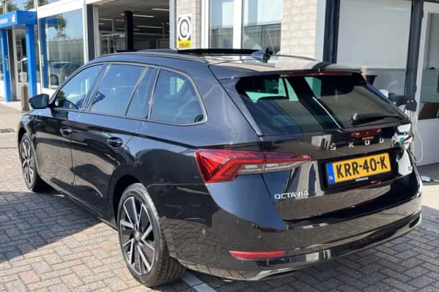 Škoda Octavia (2022) thumbnail 5