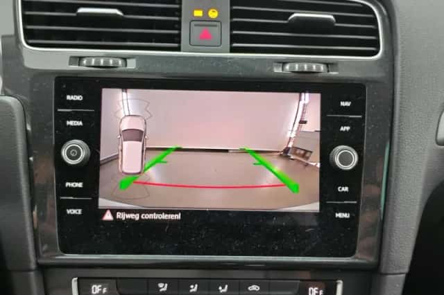 Volkswagen e-Golf (2020) thumbnail 6