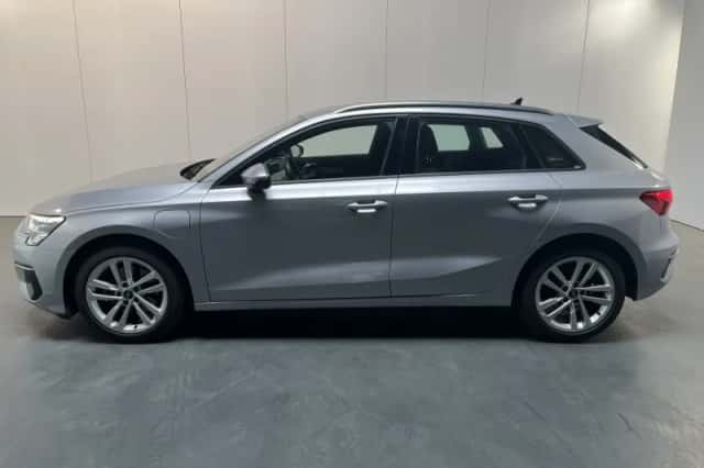 Audi A3 (2024) thumbnail 2