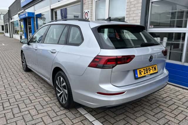 Volkswagen Golf (2021) thumbnail 5