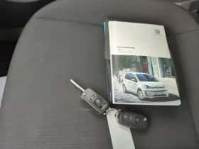 Volkswagen Up! (2019) thumbnail 5