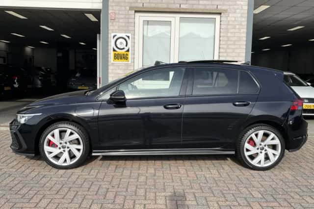 Volkswagen Golf (2022) thumbnail 2