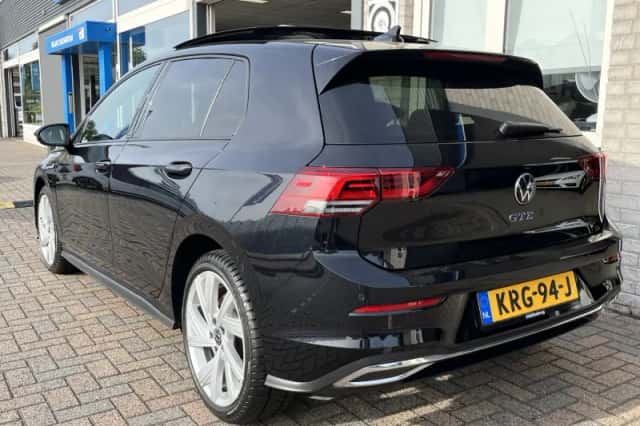 Volkswagen Golf (2022) thumbnail 5
