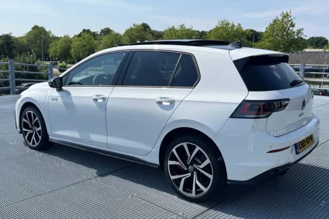 Volkswagen Golf (2025) thumbnail 2