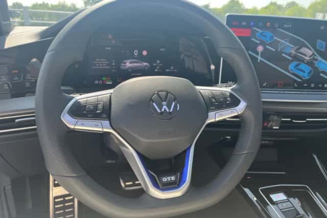 Volkswagen Golf (2025) thumbnail 6