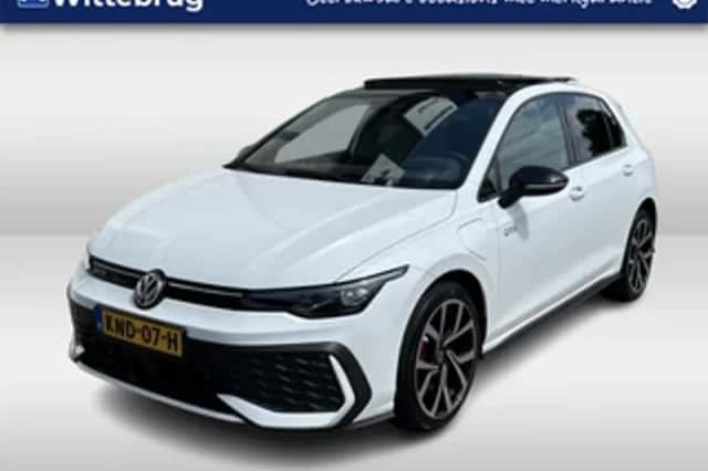Volkswagen Golf (2025) thumbnail 1