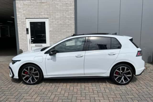 Volkswagen Golf (2025) thumbnail 2