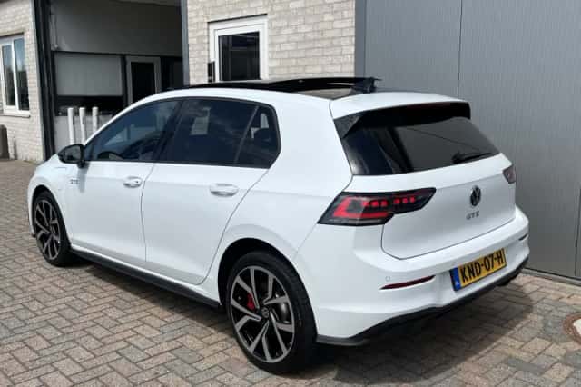 Volkswagen Golf (2025) thumbnail 5