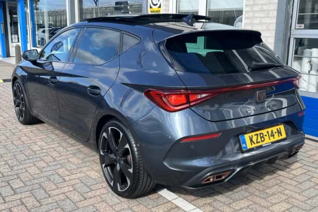 CUPRA Leon (2022) thumbnail 5