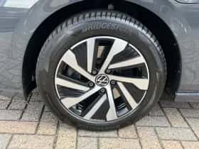Volkswagen Golf (2022) thumbnail 40