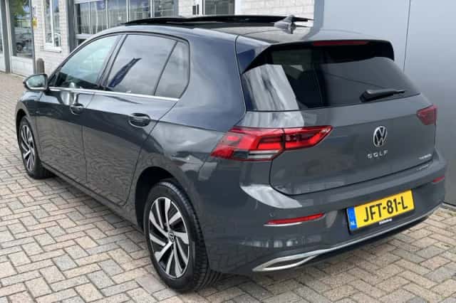 Volkswagen Golf (2022) thumbnail 5