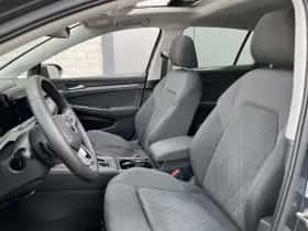 Volkswagen Golf (2022) thumbnail 7