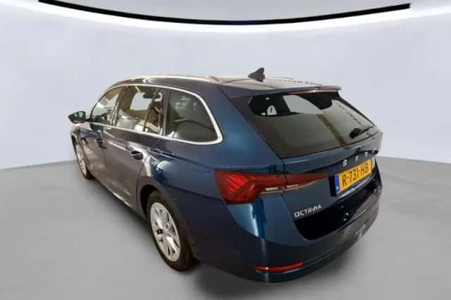 Škoda Octavia (2022) thumbnail 2