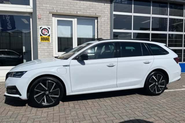 Škoda Octavia (2022) thumbnail 2