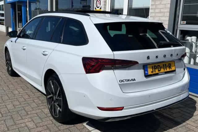 Škoda Octavia (2022) thumbnail 5