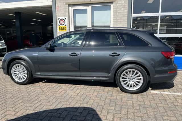 Audi A4 (2019) thumbnail 2
