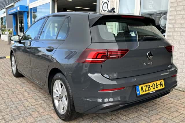 Volkswagen Golf (2024) thumbnail 5