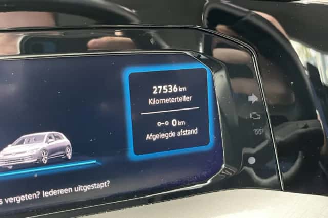 Volkswagen Golf (2024) thumbnail 6