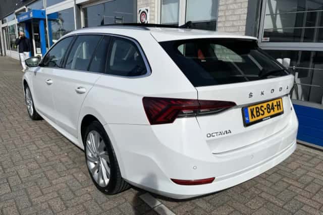 Škoda Octavia (2021) thumbnail 5