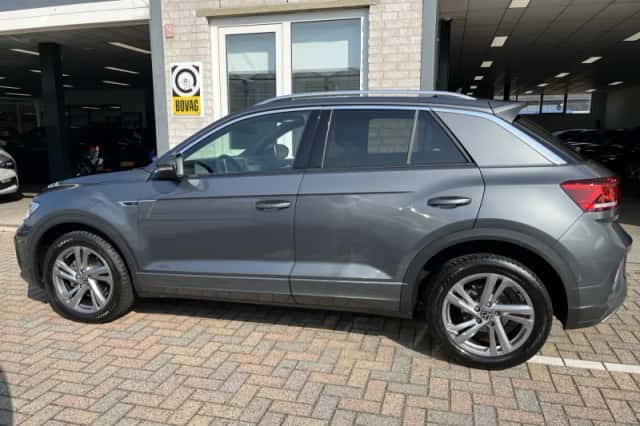 Volkswagen T-Roc (2023) thumbnail 2