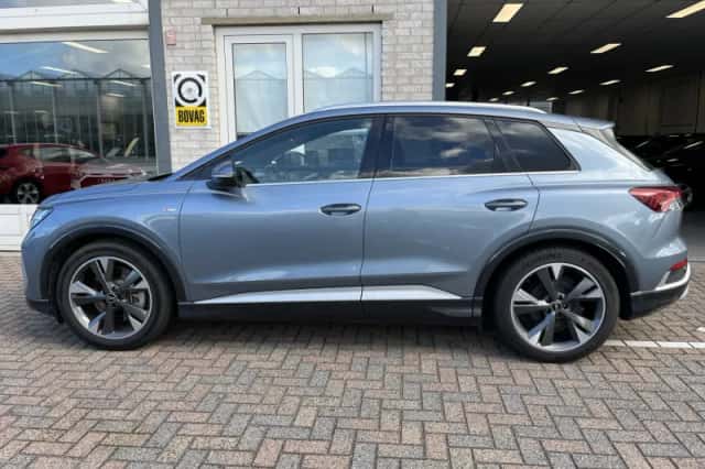 Audi Q4 e-tron (2023) thumbnail 2