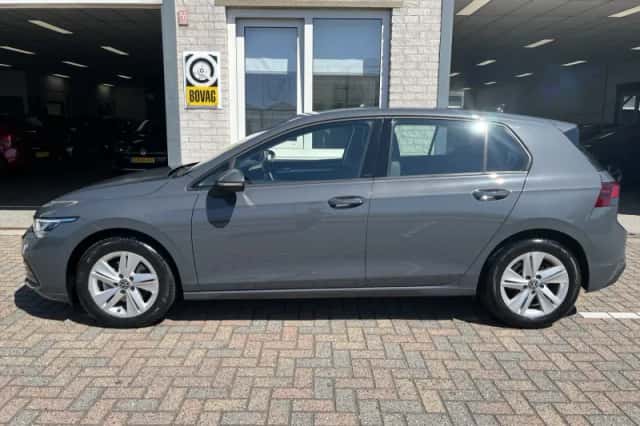 Volkswagen Golf (2021) thumbnail 2