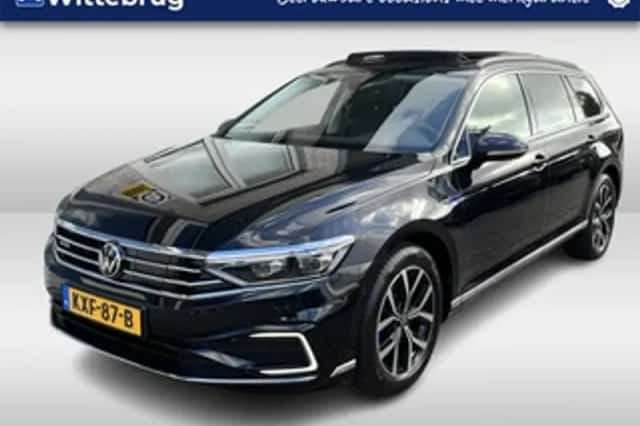 Volkswagen Passat (2022) thumbnail 1