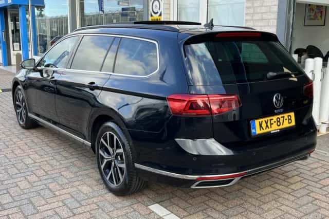 Volkswagen Passat (2022) thumbnail 5