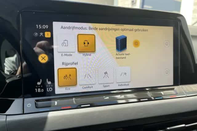 Volkswagen Golf (2022) thumbnail 6
