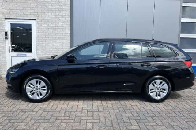 Škoda Octavia (2023) thumbnail 2