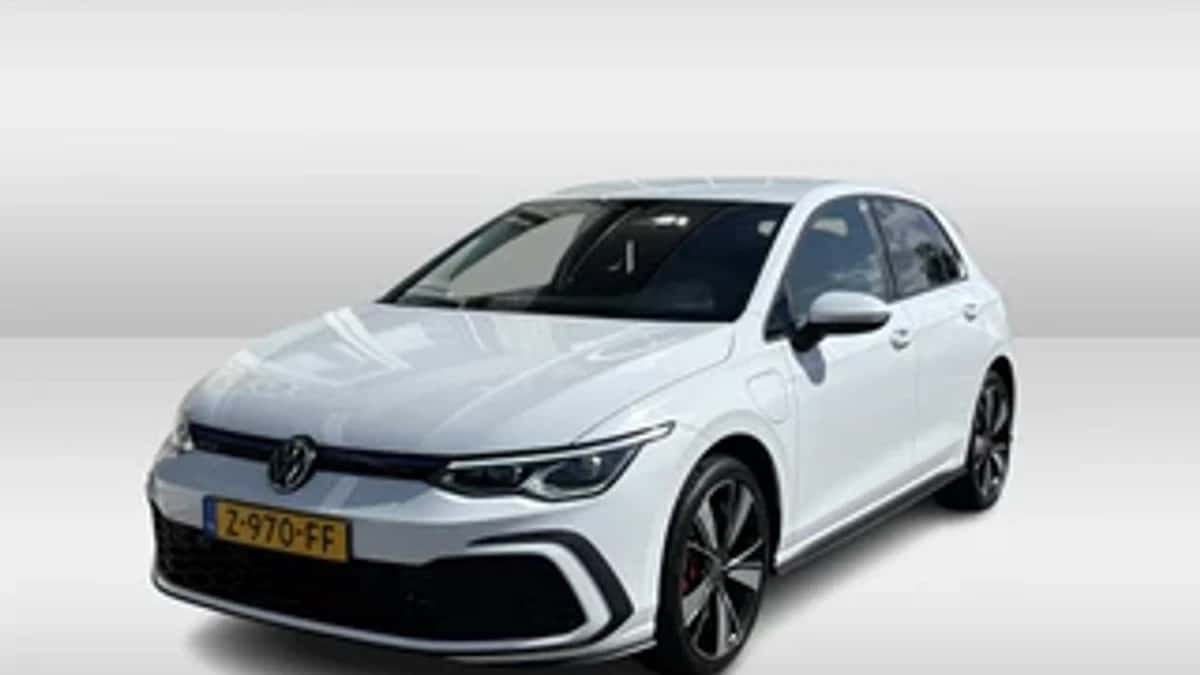 Volkswagen Golf (2020) — foto 1